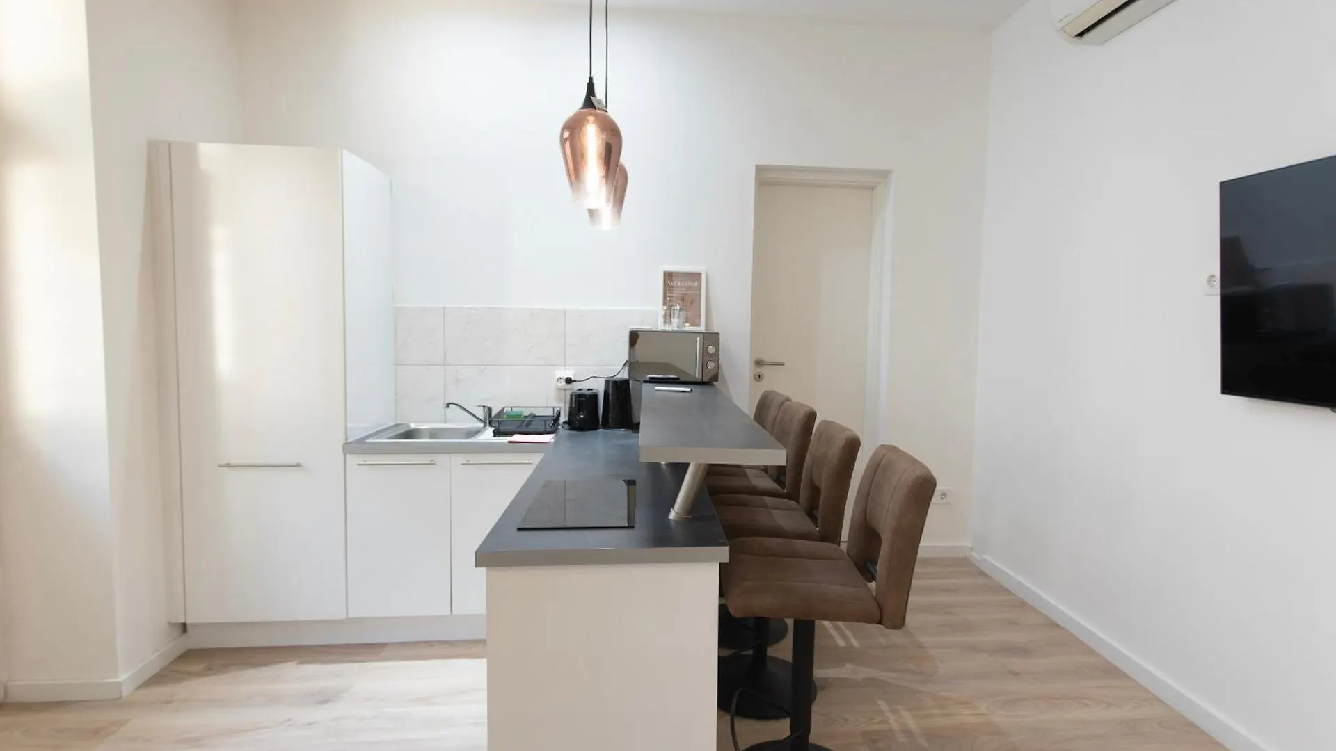 Artsy Central Elizabeth Boulevard Suites Budapest Apartment