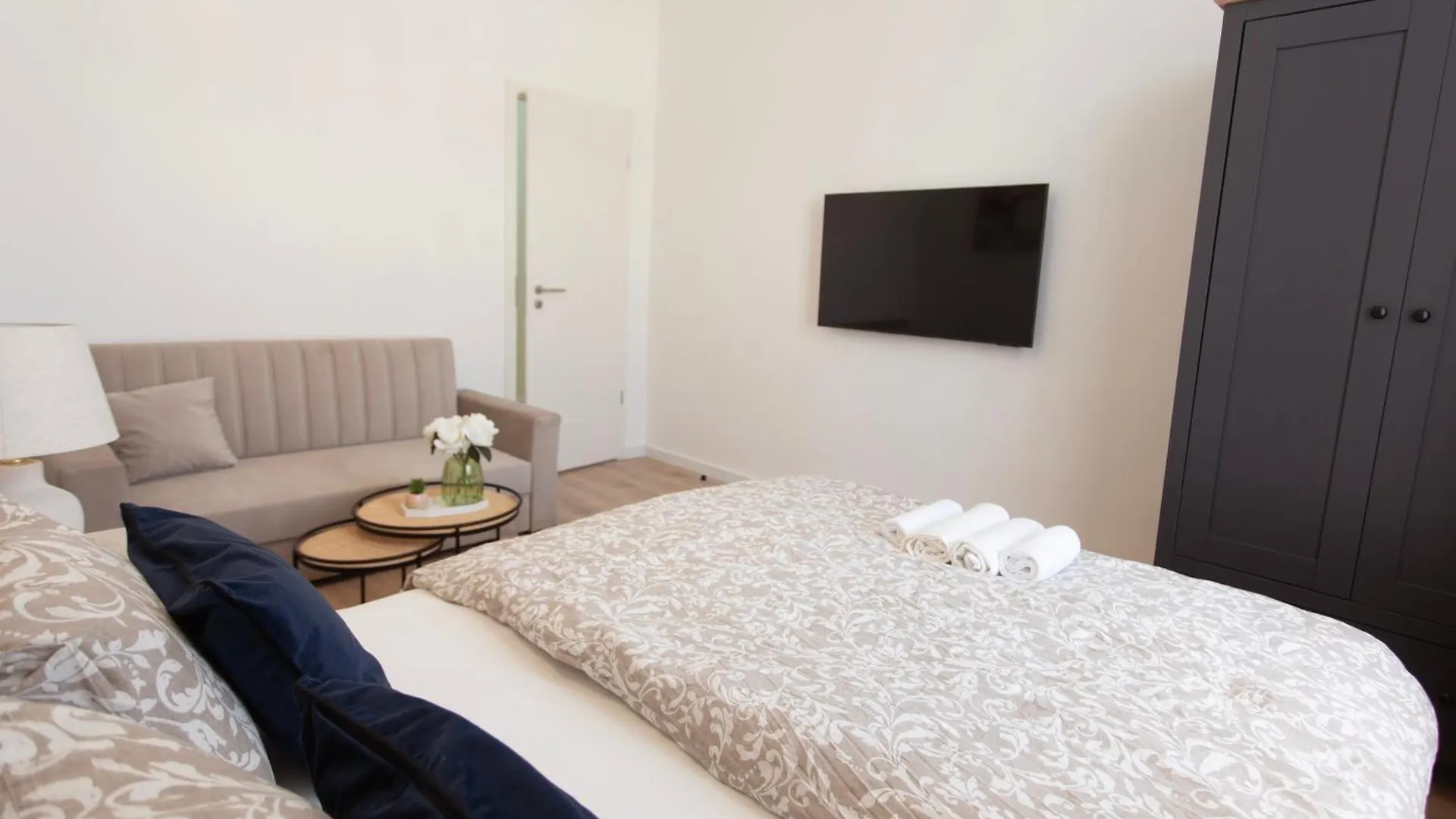 Artsy Central Elizabeth Boulevard Suites Budapest Apartment
