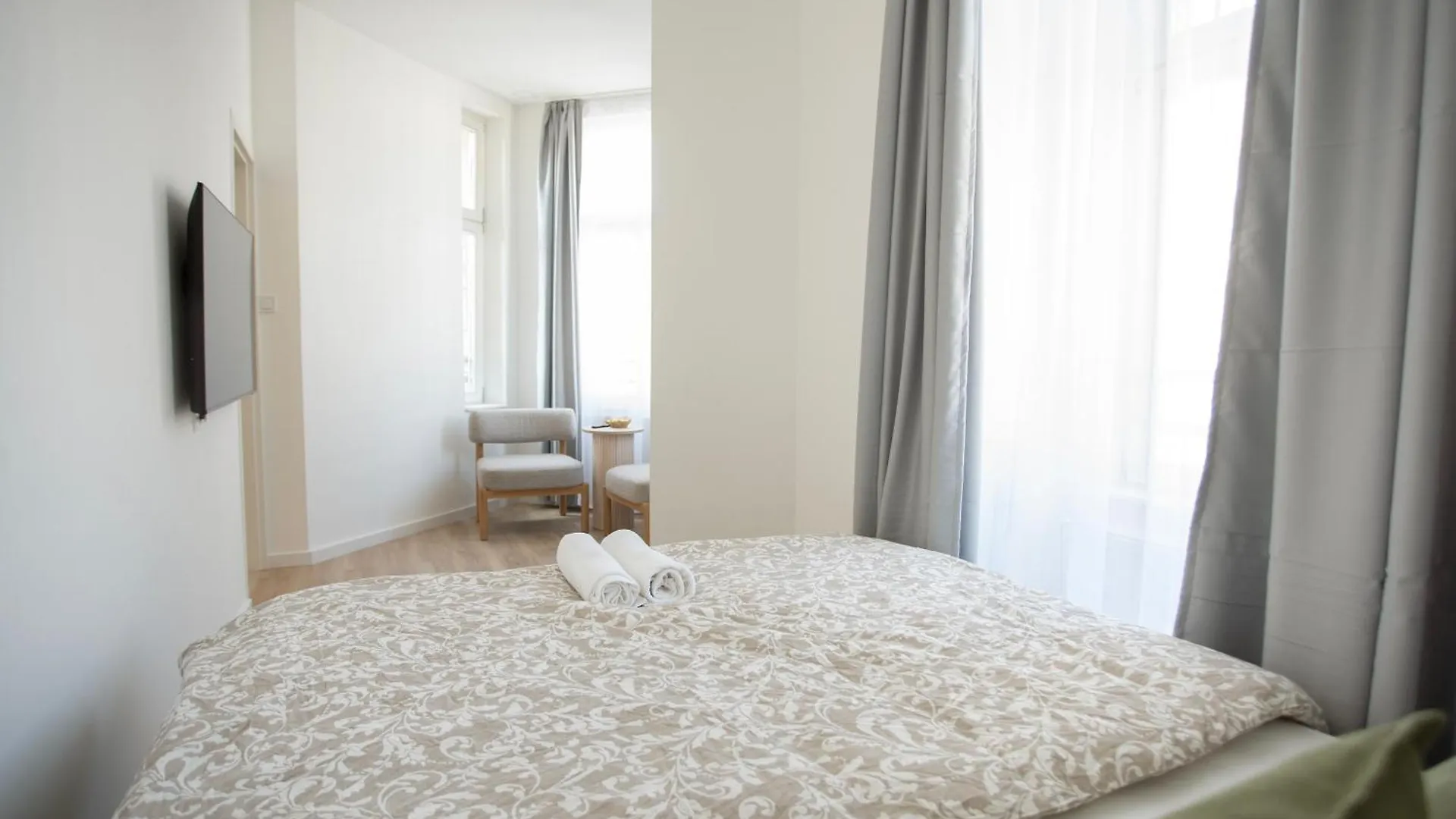 Artsy Central Elizabeth Boulevard Suites Budapest Apartment