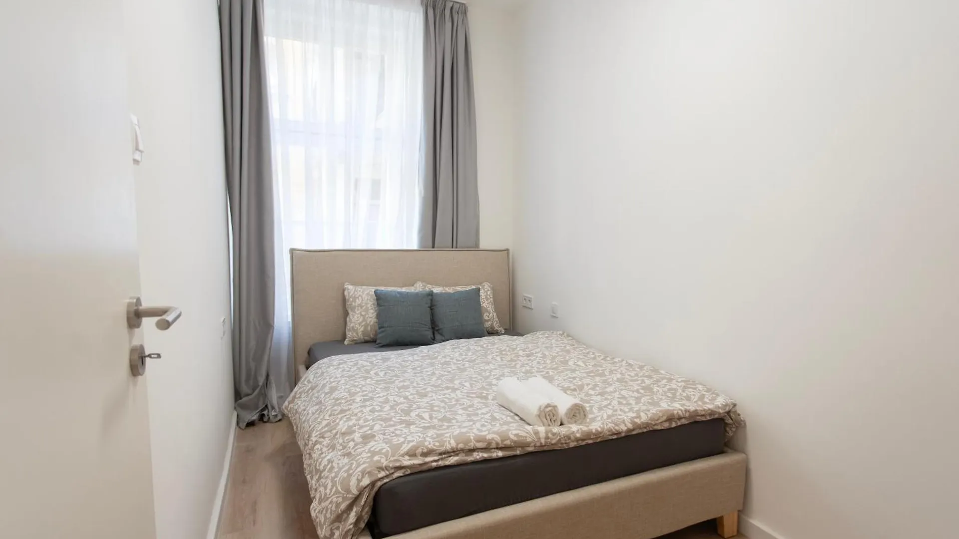 Artsy Central Elizabeth Boulevard Suites Budapest Ungarn